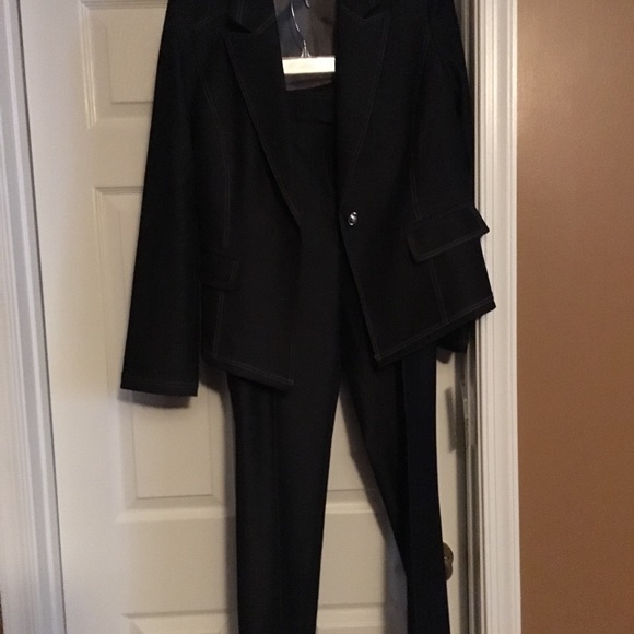 Suit -Tahari 2 Piece Denim pant Suit - Picture 6 of 6